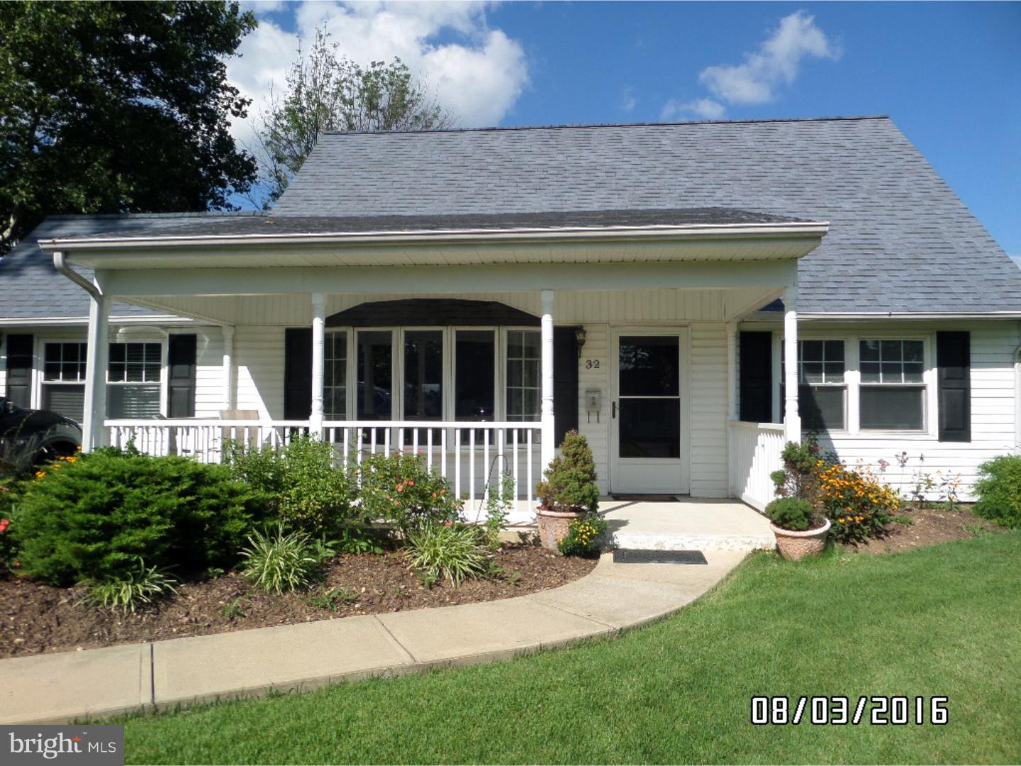32 Pine Needle Road Levittown, PA 19056 - Photo 2 of 24 Exterior Front