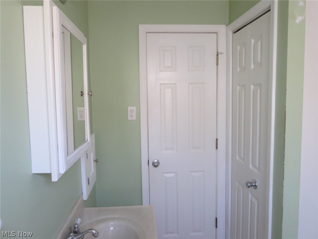 5602 Ridgewood Avenue Parma, OH 44129 - Photo 14 of 29 Gallery Image 14