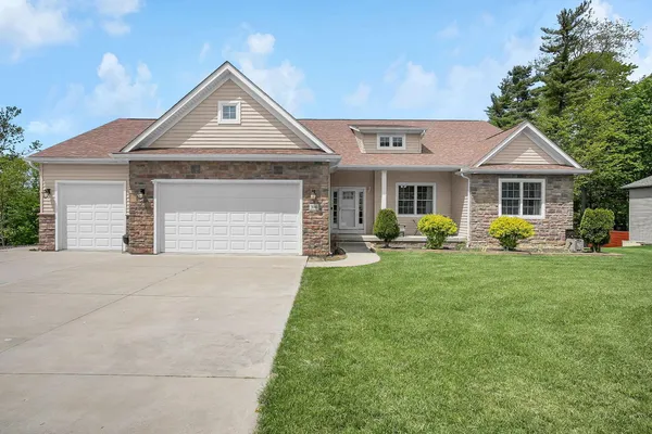 $715,000 | 390 Laurel Oaks Lane, Heath, OH 43056