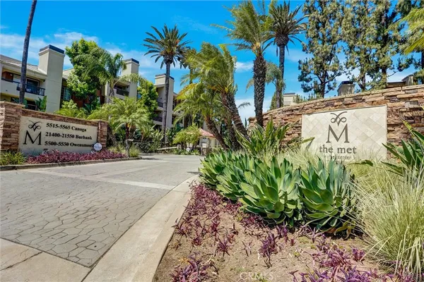 $388,000 | 5545 Canoga Avenue, Unit 220, Woodland Hills, CA 91367