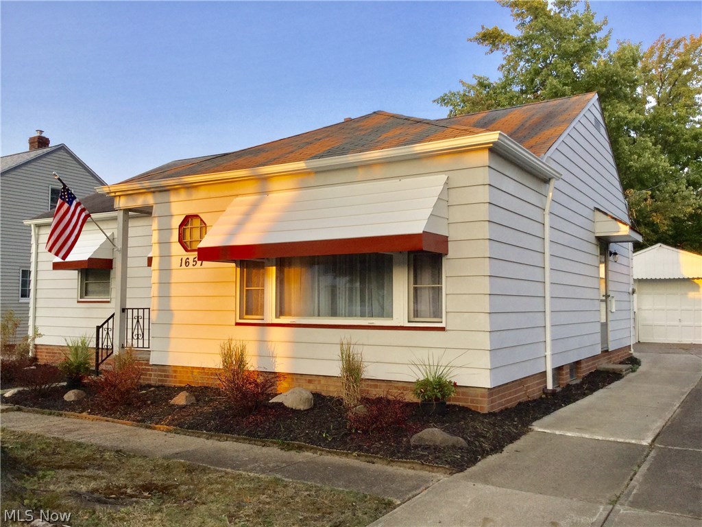 1657 Harwich Road Cleveland, OH 44124 - Photo 2 of 14 Gallery Image 2