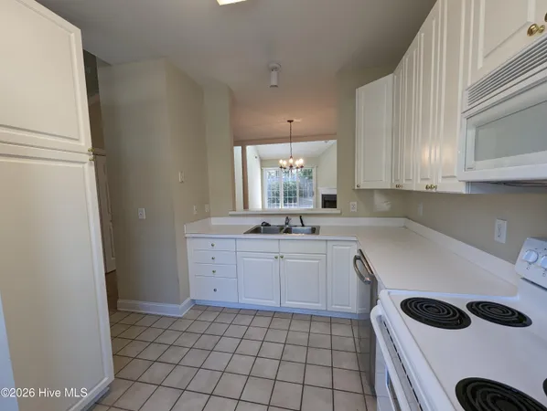 $2,095 | 233 Racine Drive, Unit 18, Wilmington, NC 28403