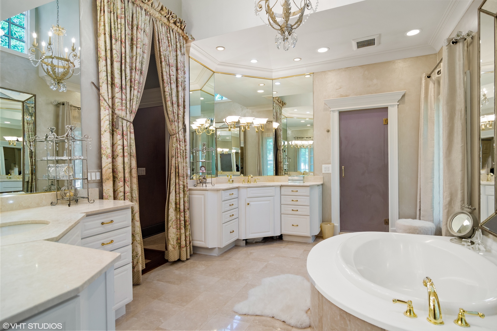 1717 Appleby Road Inverness, IL 60067 - Photo 28 of 57 a bathroom with a tub sink and mirror