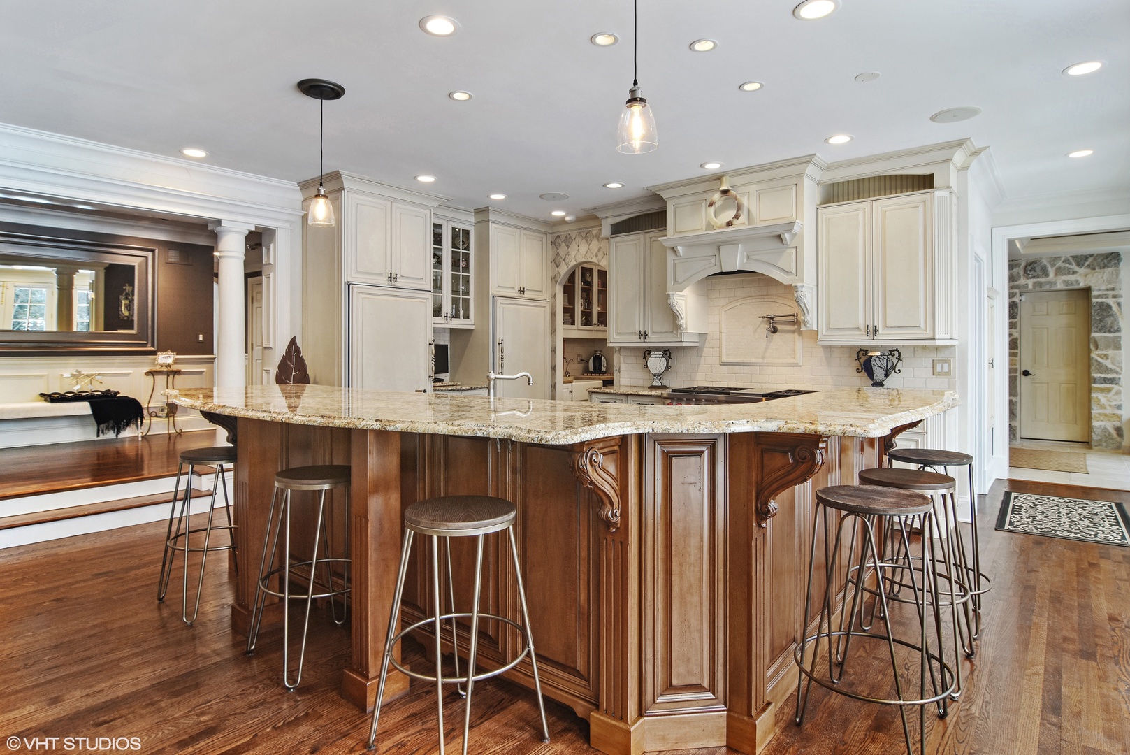 1717 Appleby Road Inverness, IL 60067 - Photo 10 of 57