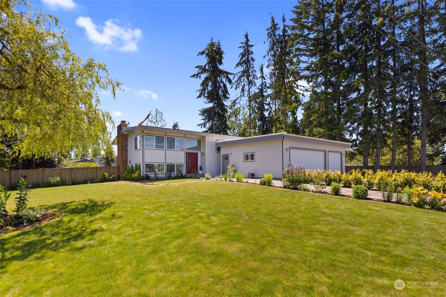 a view of a house with a yard