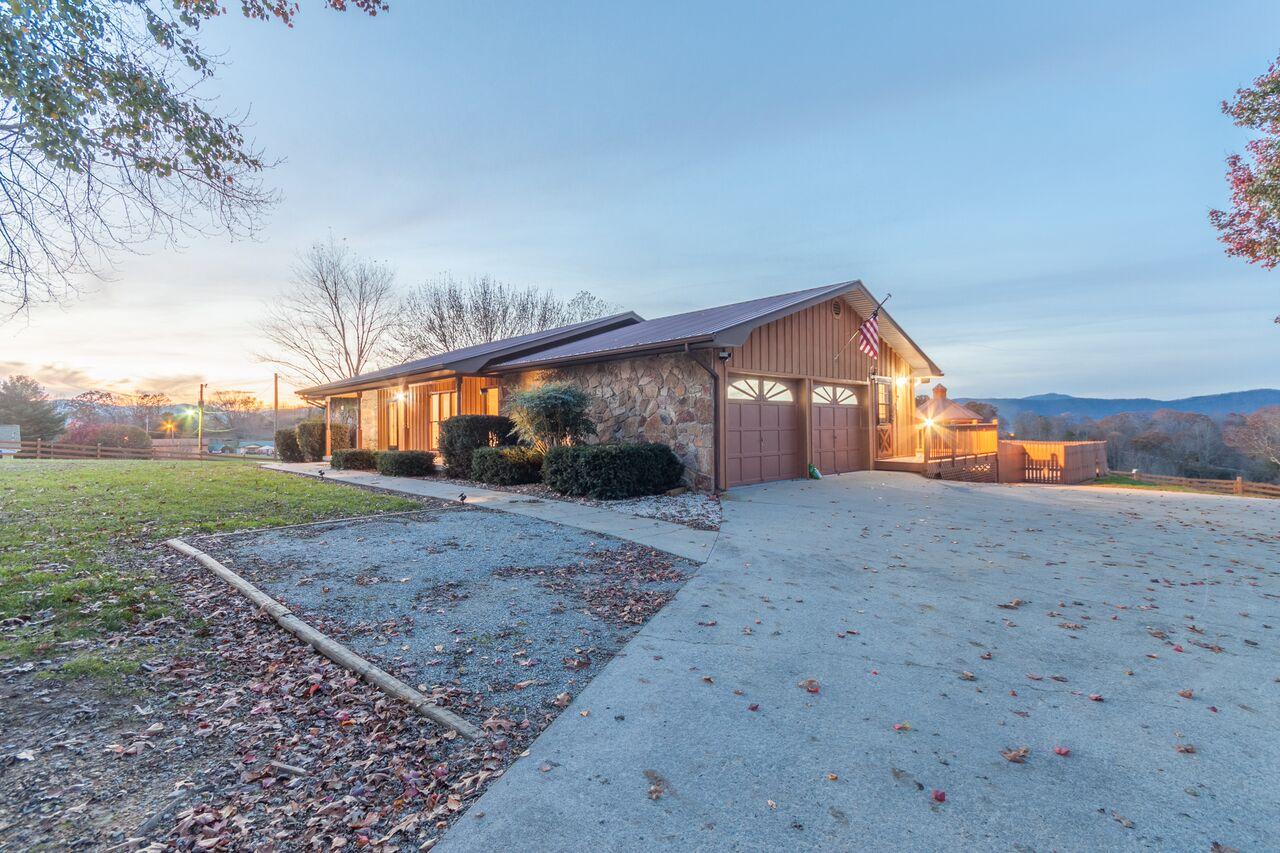425 Chambers Road Jacksboro, TN 37757 - Photo 6 of 40 Chambers Road-157-HDR_preview