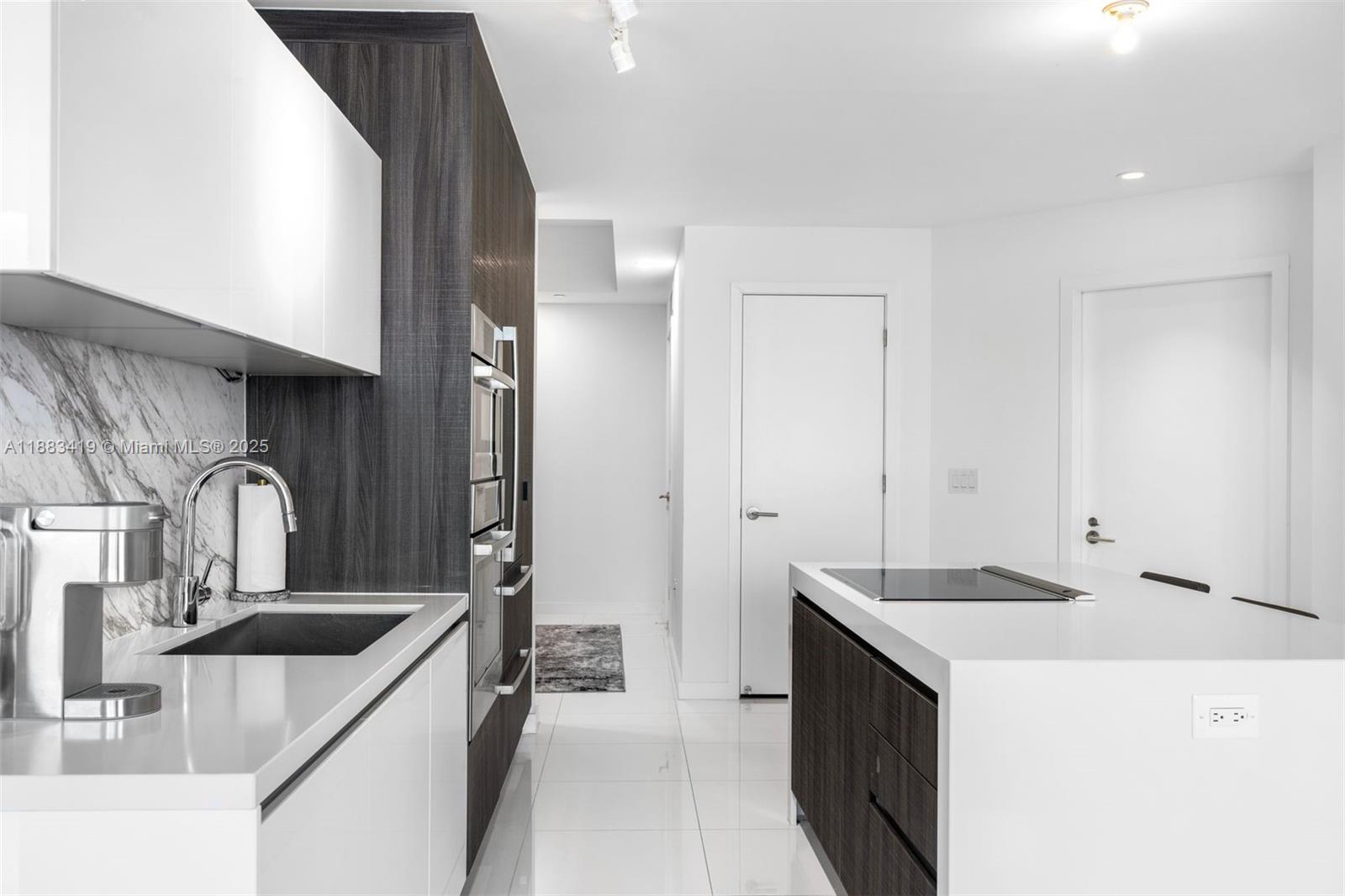 851 Northeast 1st Avenue, Unit 1008 Miami, FL 33132 - Photo 11 of 37