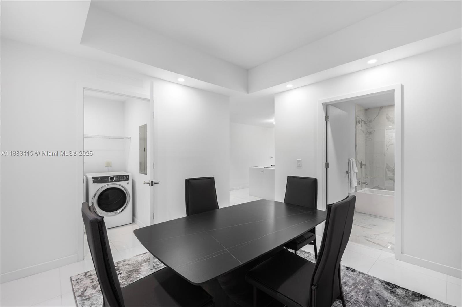 851 Northeast 1st Avenue, Unit 1008 Miami, FL 33132 - Photo 14 of 37