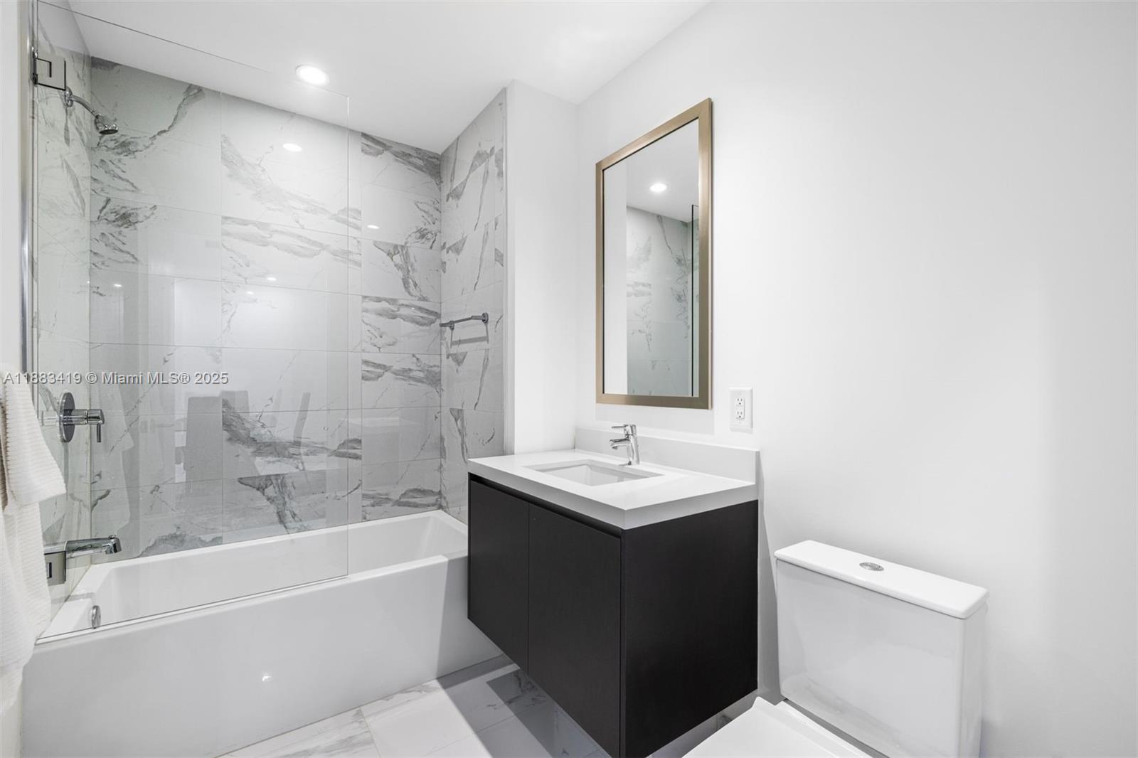 851 Northeast 1st Avenue, Unit 1008 Miami, FL 33132 - Photo 17 of 37