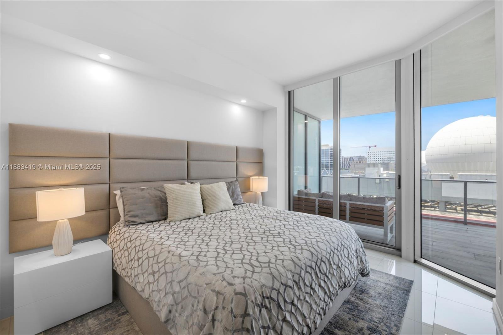 851 Northeast 1st Avenue, Unit 1008 Miami, FL 33132 - Photo 18 of 37