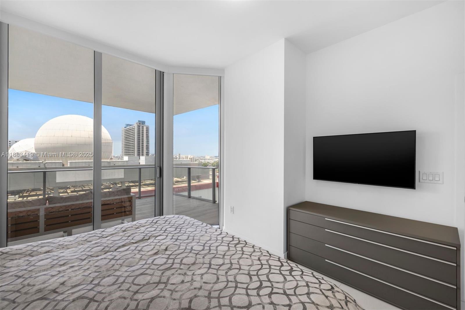 851 Northeast 1st Avenue, Unit 1008 Miami, FL 33132 - Photo 20 of 37