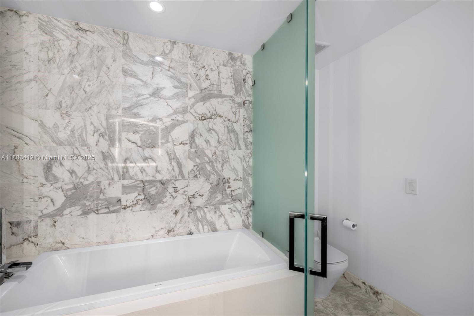 851 Northeast 1st Avenue, Unit 1008 Miami, FL 33132 - Photo 29 of 37