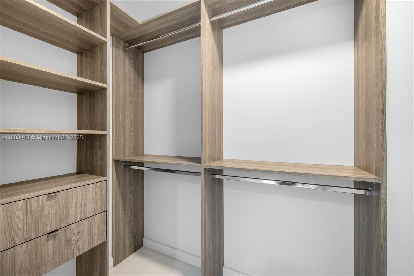 851 Northeast 1st Avenue, Unit 1008 Miami, FL 33132 - Photo 32 of 37