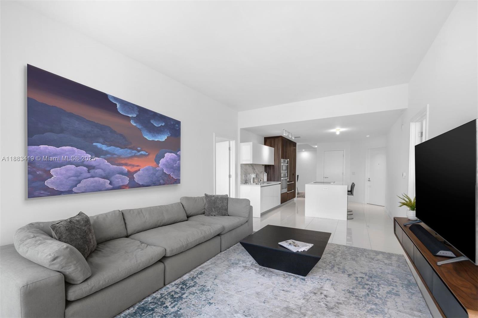 851 Northeast 1st Avenue, Unit 1008 Miami, FL 33132 - Photo 6 of 37