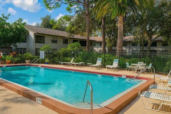 $1,498 | 3036 Eastland Boulevard, Unit E203, Clearwater, FL 33761