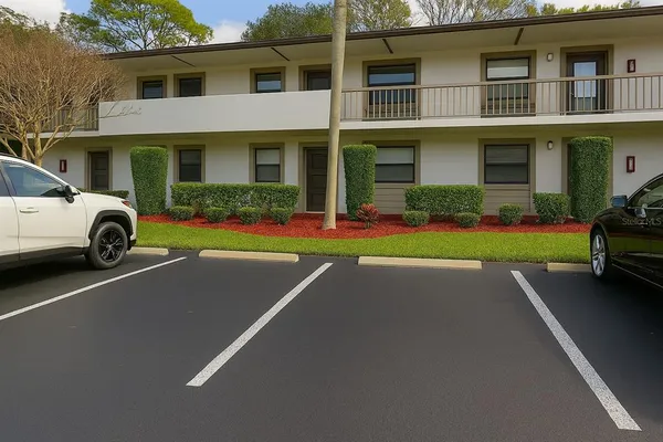 $1,498 | 3036 Eastland Boulevard, Unit E203, Clearwater, FL 33761