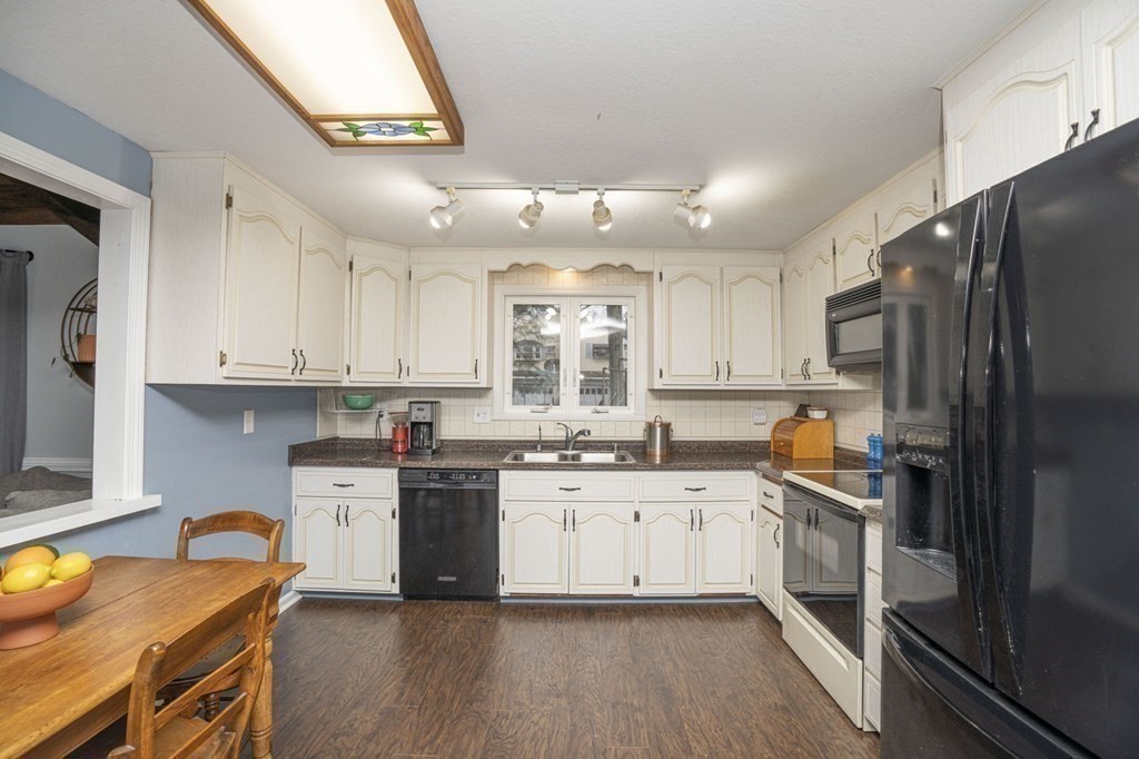 42 Bellingham Road Blackstone, MA 01504 - Photo 8 of 42 Gallery Image 8