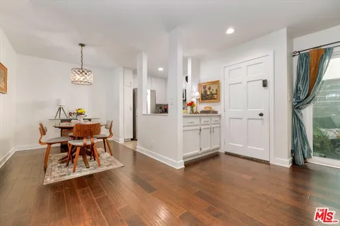 $649,000 | 12416 Moorpark Street, Unit A, Studio City, CA 91604