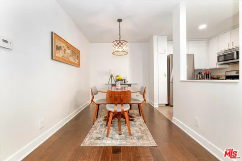 $649,000 | 12416 Moorpark Street, Unit A, Studio City, CA 91604