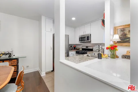 $649,000 | 12416 Moorpark Street, Unit A, Studio City, CA 91604