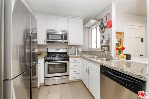 $649,000 | 12416 Moorpark Street, Unit A, Studio City, CA 91604