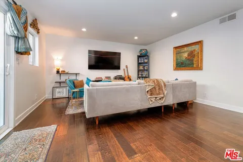 $679,000 | 12416 Moorpark Street, Unit A, Studio City, CA 91604