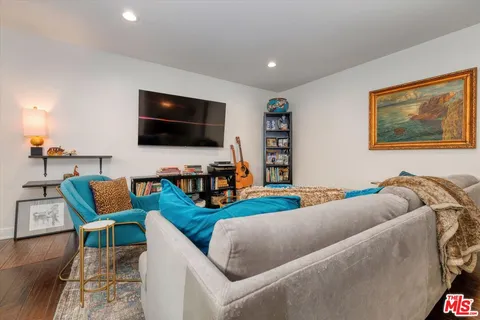 $649,000 | 12416 Moorpark Street, Unit A, Studio City, CA 91604