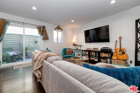 $649,000 | 12416 Moorpark Street, Unit A, Studio City, CA 91604