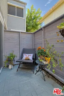 $649,000 | 12416 Moorpark Street, Unit A, Studio City, CA 91604