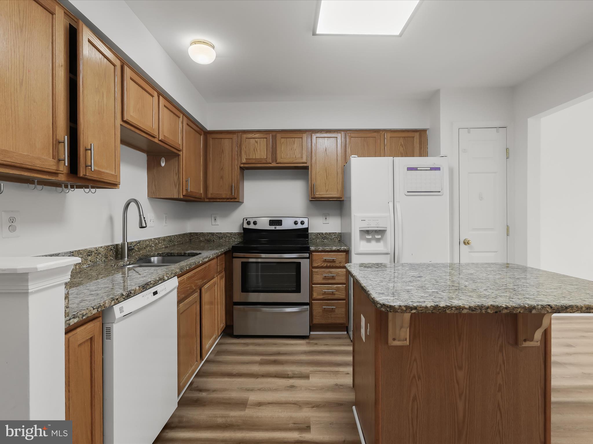 6911 Old Waterloo Road, Unit 5B Elkridge, MD 21075 - Photo 14 of 54 Granite countertops