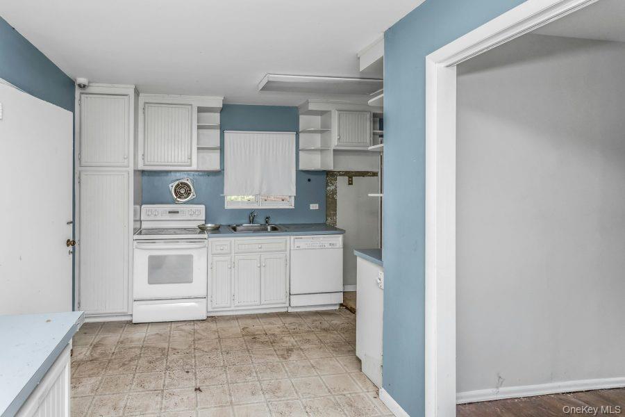 14 Central Park Road Plainview, NY 11803 - Photo 5 of 10
