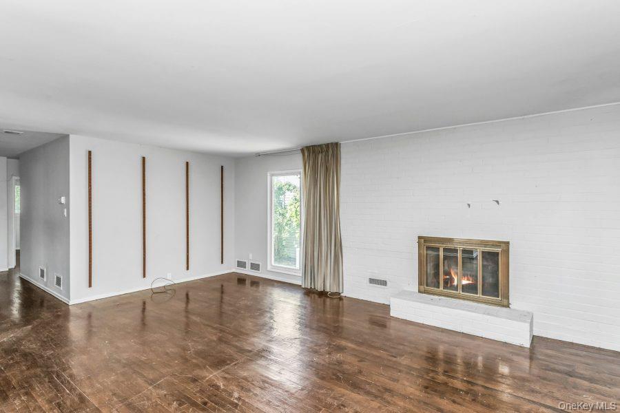 14 Central Park Road Plainview, NY 11803 - Photo 9 of 10