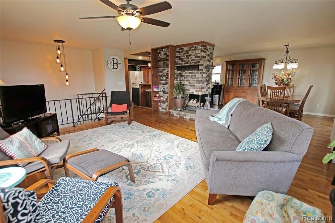 9488 Hegel Road Goodrich, MI 48438 - Photo 6 of 42 6) Living Room.jpg