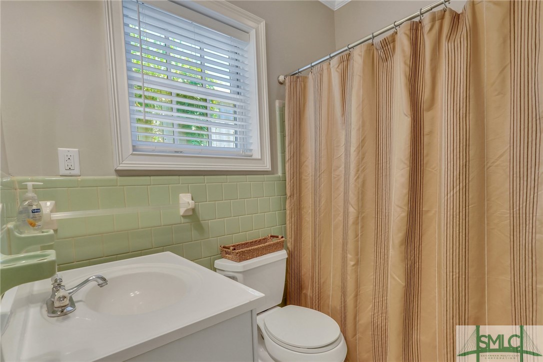 216 Oatland Island Road Savannah, GA 31410 - Photo 17 of 50 2nd Bath on Main