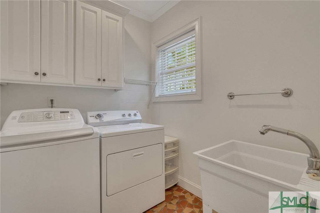 216 Oatland Island Road Savannah, GA 31410 - Photo 18 of 50 Laundry Room on Main