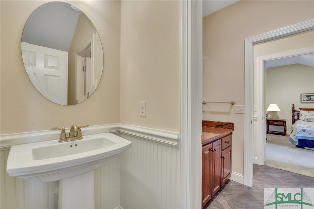 216 Oatland Island Road Savannah, GA 31410 - Photo 35 of 50 Jack'n Jill Bath and a half (2 sinks & 2 toilets)