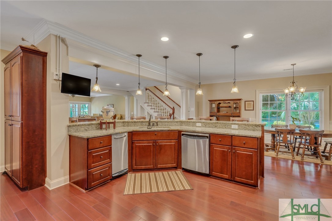 216 Oatland Island Road Savannah, GA 31410 - Photo 8 of 50 Trash Compactor & Dishwasher