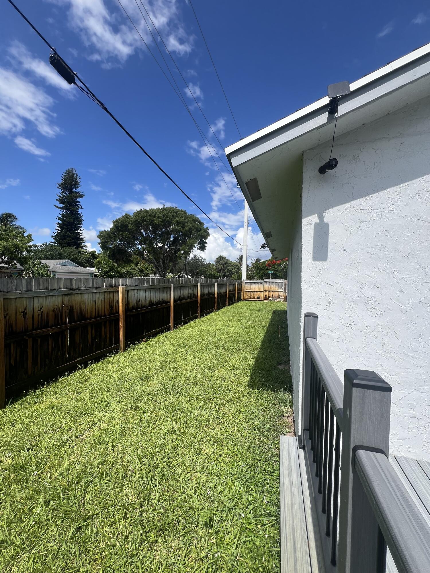 222 Southeast 3rd Street Boynton Beach, FL 33435 - Photo 37 of 40 a view of backyard with seating area and green space