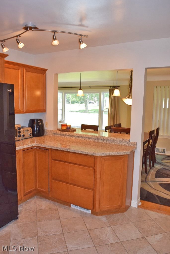 2053 Hansford Road Cleveland, OH 44124 - Photo 8 of 22 Gallery Image 8