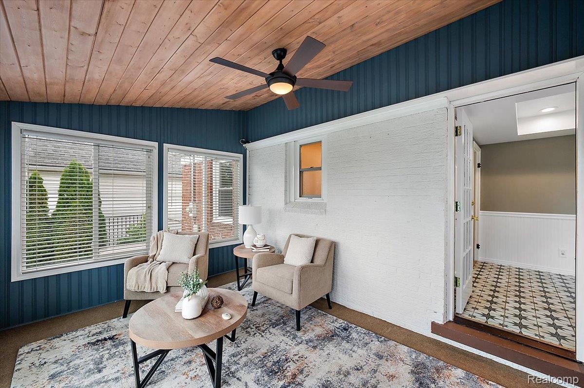 4403 Amherst Road Royal Oak, MI 48073 - Photo 17 of 60 Alternate View of 3 Seasons Room