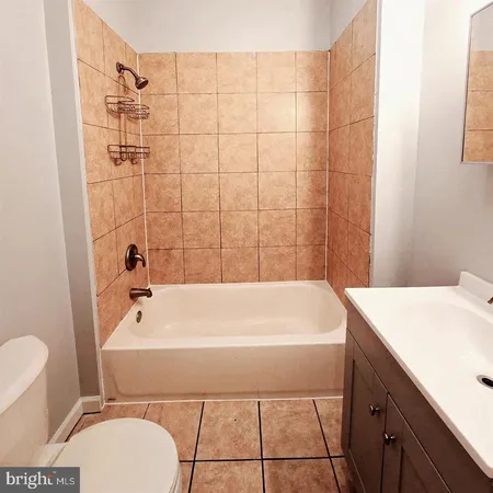 $950 | 6037 Vine Street, Unit 1, Philadelphia, PA 19139