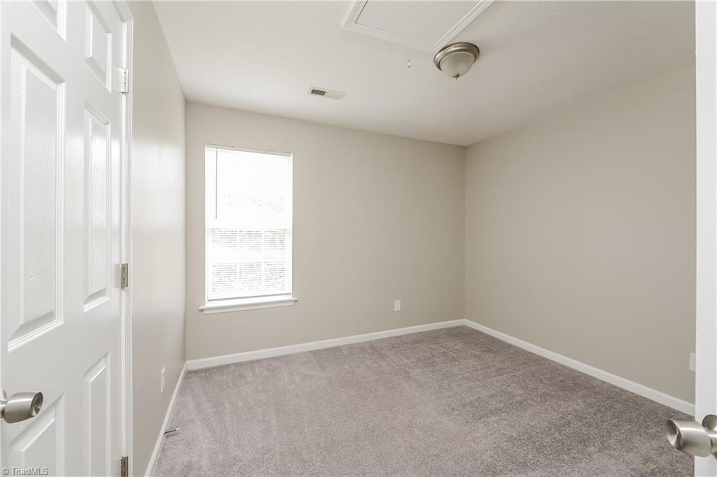 5511 Grapevine Court Greensboro, NC 27405 - Photo 4 of 17