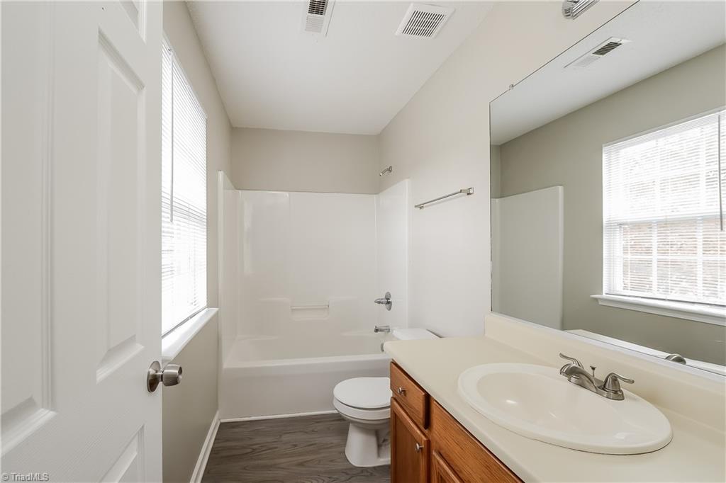 5511 Grapevine Court Greensboro, NC 27405 - Photo 5 of 17