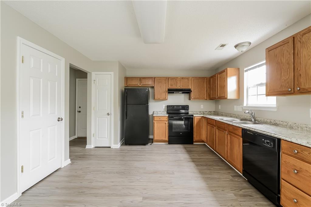 5511 Grapevine Court Greensboro, NC 27405 - Photo 10 of 17