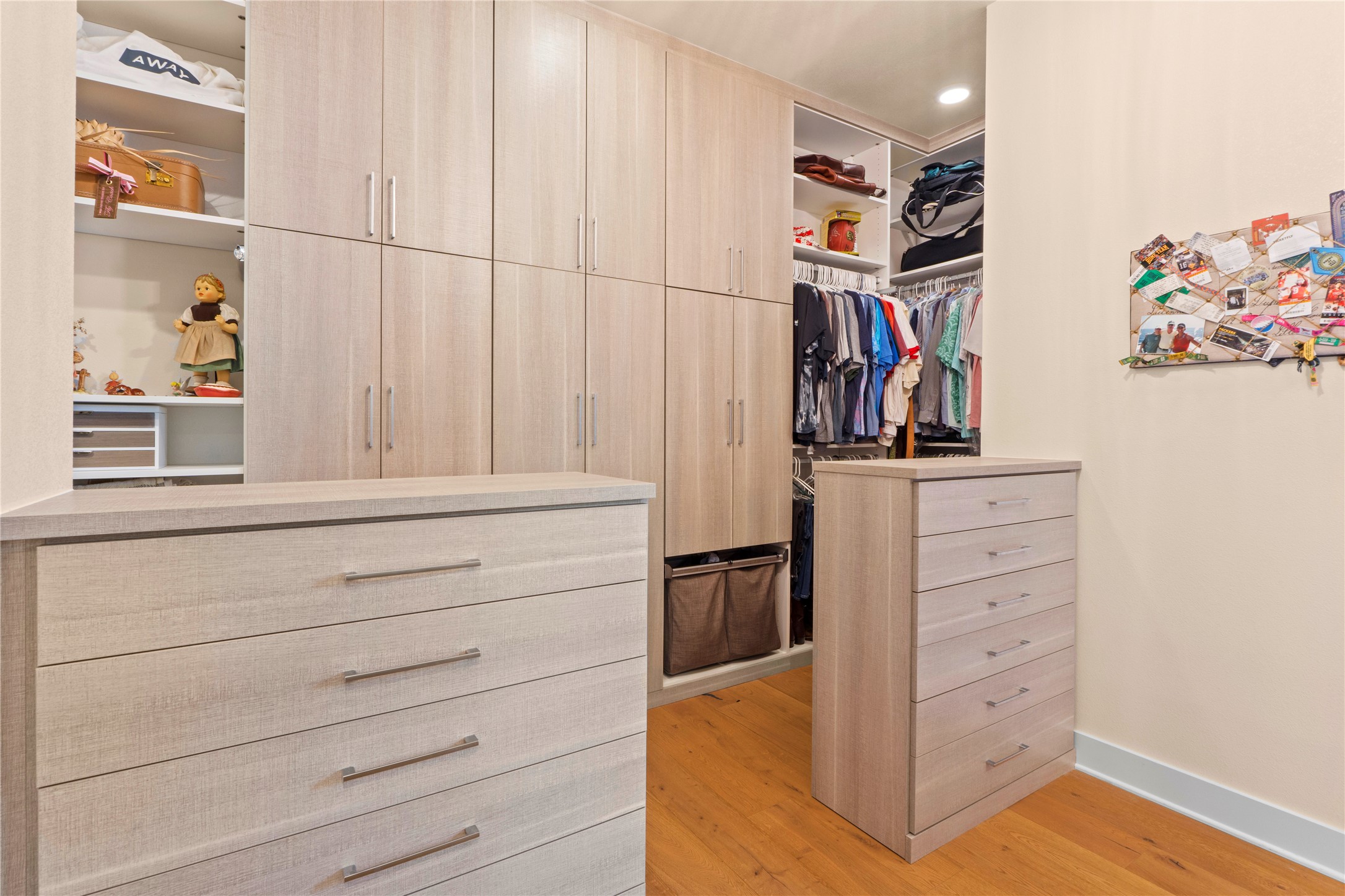2004 Alegria Road Austin, TX 78757 - Photo 23 of 40 a view of a dresser