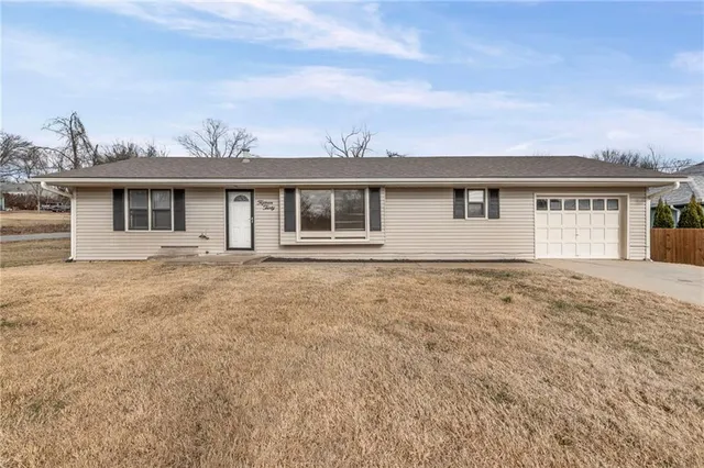 $189,900 | 1530 Choctaw Street, Leavenworth, KS 66048