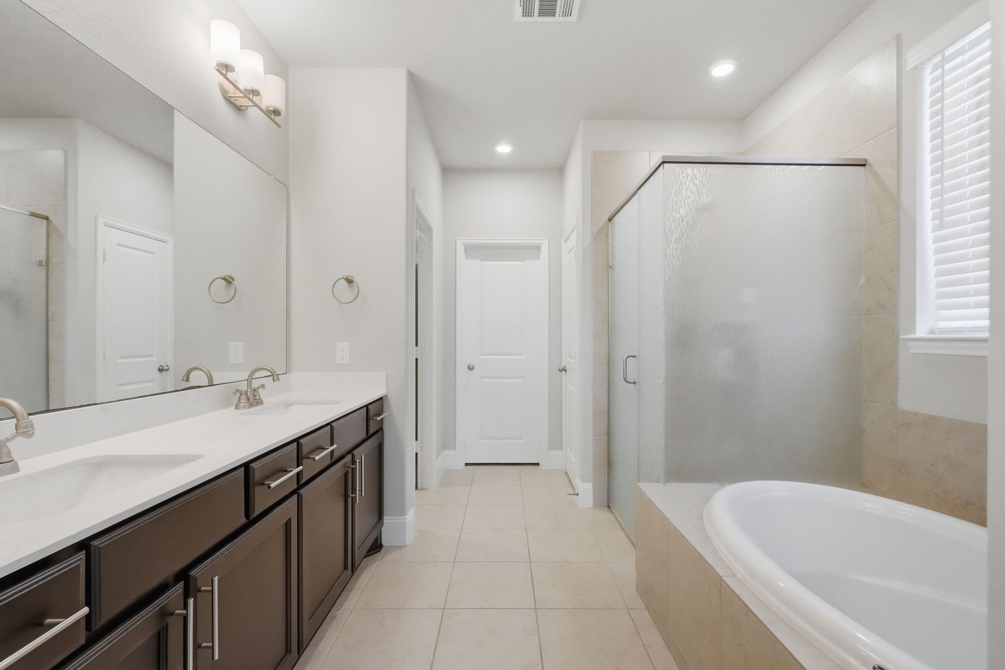 2809 Andante Green Drive Spring, TX 77386 - Photo 18 of 50 a spacious bathroom with a bathtub sink double and mirror