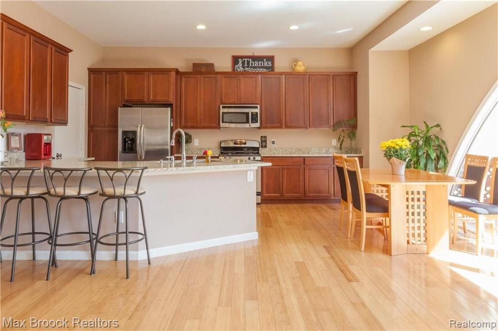 2223 Crystal Drive, Unit 24 Rochester Hills, MI 48309 - Photo 12 of 41