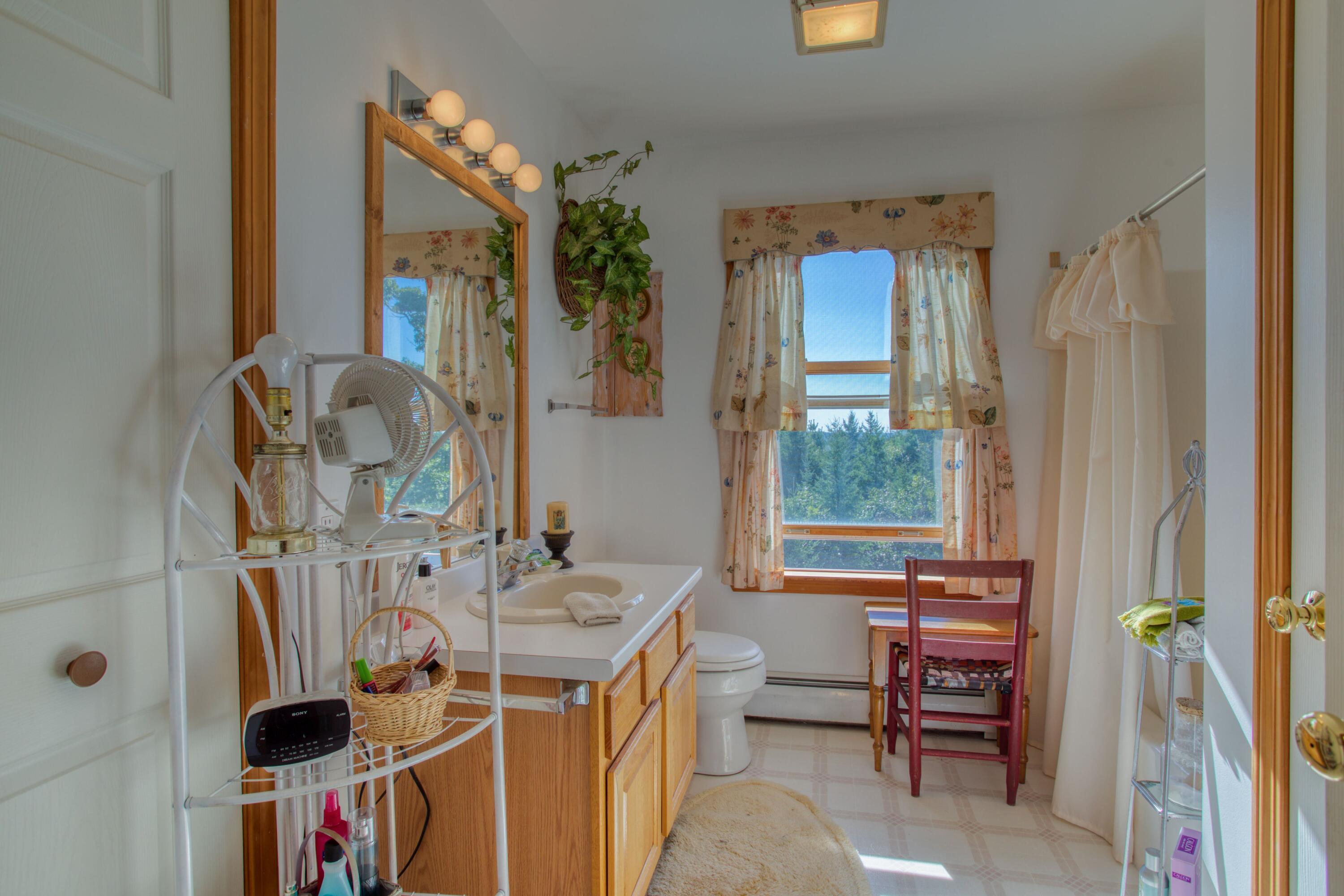 17 Spyglass Hl Road Boothbay, ME 04544 - Photo 26 of 55 2nd floor bath 3