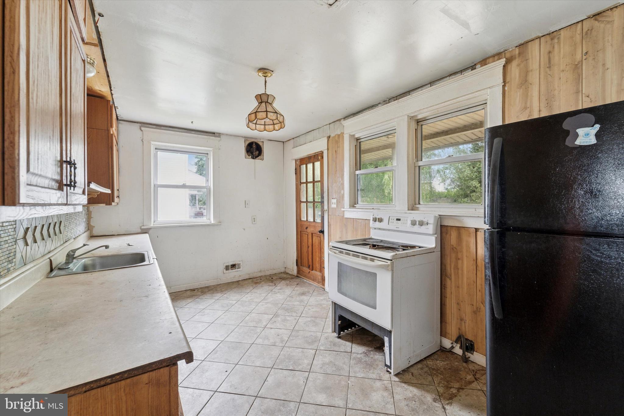 59 Pine Street Beverly, NJ 08010 - Photo 11 of 26